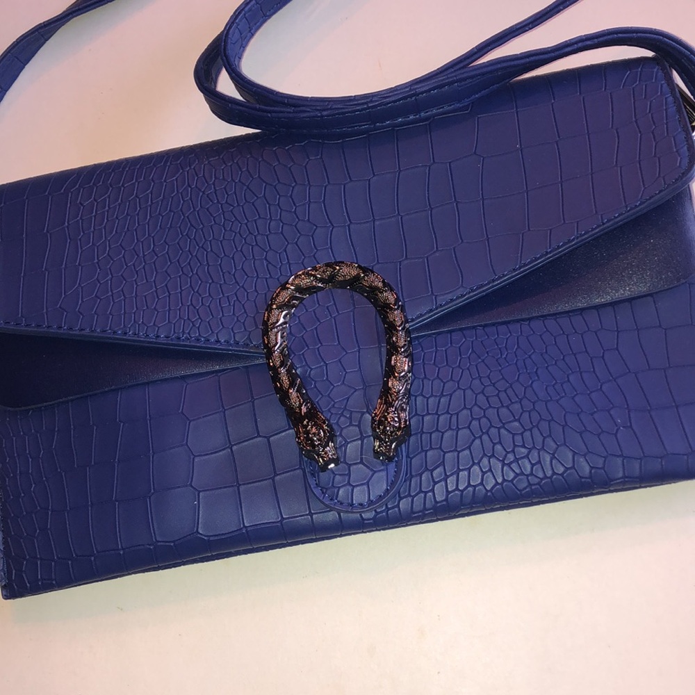 Sleek Blue Croc-Embossed Crossbody Clutch Bag with Metal Tiger Head Accent